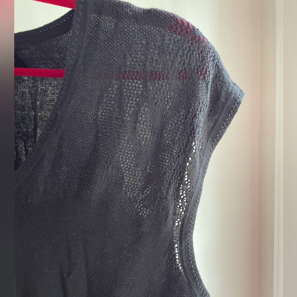 Ann Taylor Lightweight Black Sleeveless Knit Sweater Size L - Picture 2 of 5